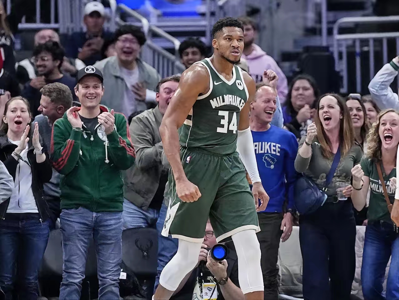 雄鹿队受困防守,希望能迎来好转 雄鹿队受困防守,希望能迎来好转