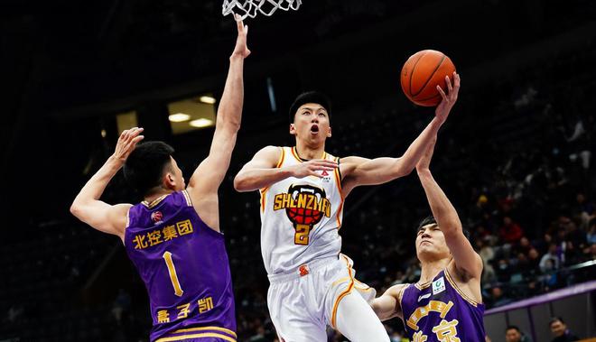 北控队遭遇广东男篮猛攻,失利落后 北控队遭遇广东男篮猛攻,失利落后