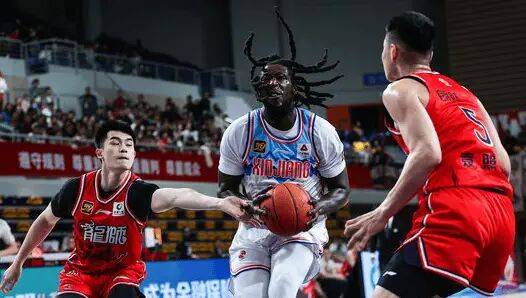 开云体育官方网站-强强对决，场上比赛激烈不分胜负的简单介绍