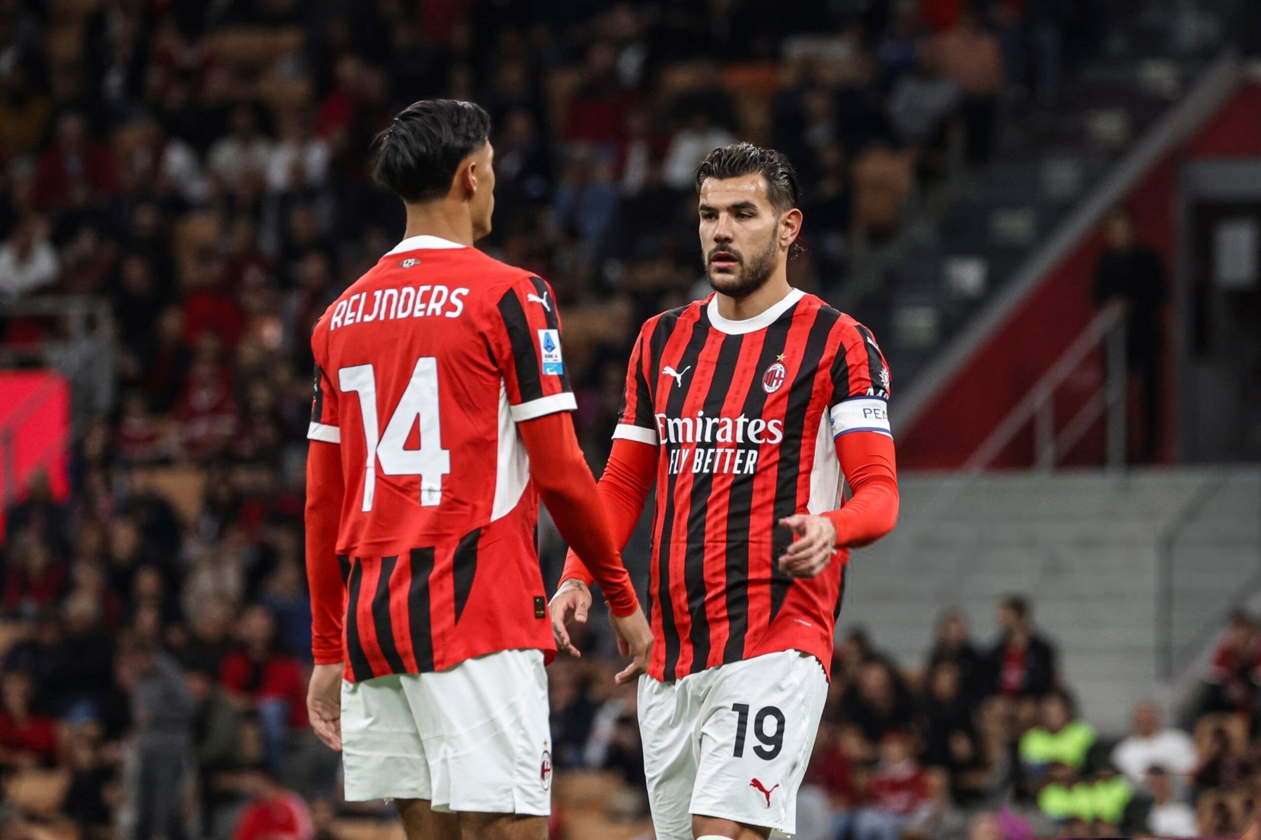 AC米兰全队备战关键比赛,豪门斗志昂扬的简单介绍 AC米兰全队备战关键比赛,豪门斗志昂扬的简单介绍