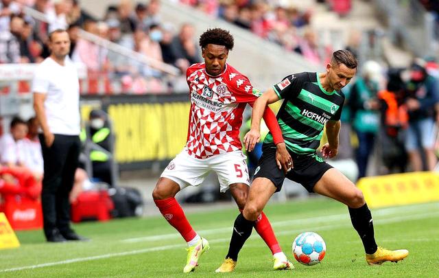 关于弗赖堡客场挑战努力建立起领先优势的信息