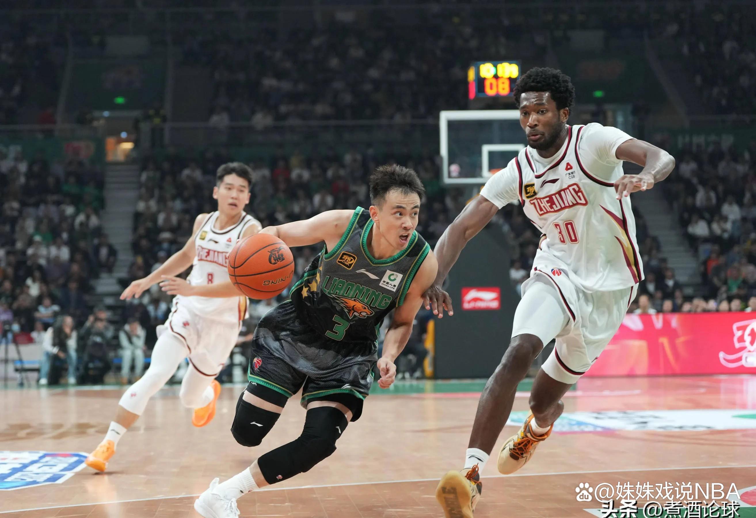 包含吴前压哨三分球，辽宁主场险胜青岛队的词条