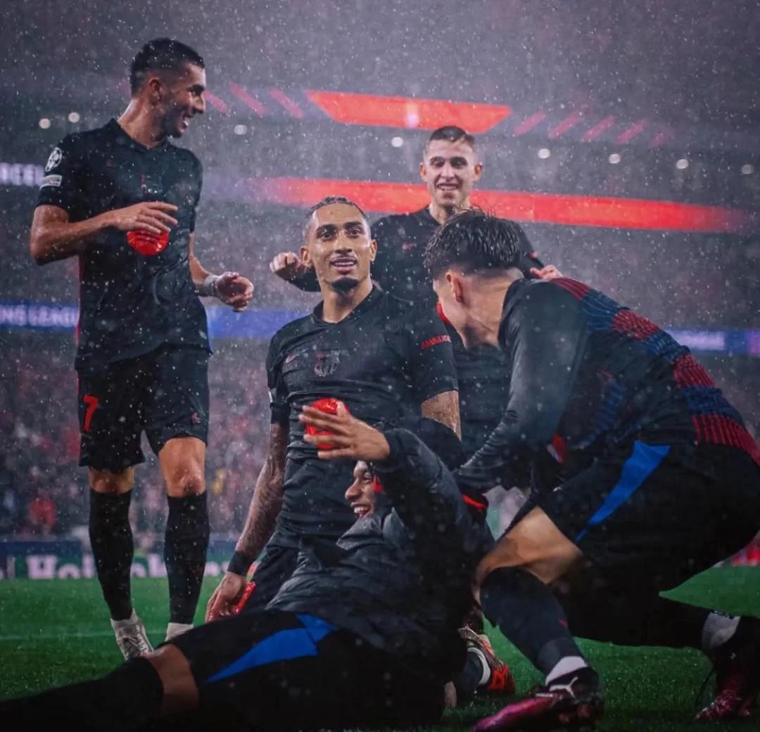 球员用出色的表现为球队赢得胜利 球员用出色的表现为球队赢得胜利