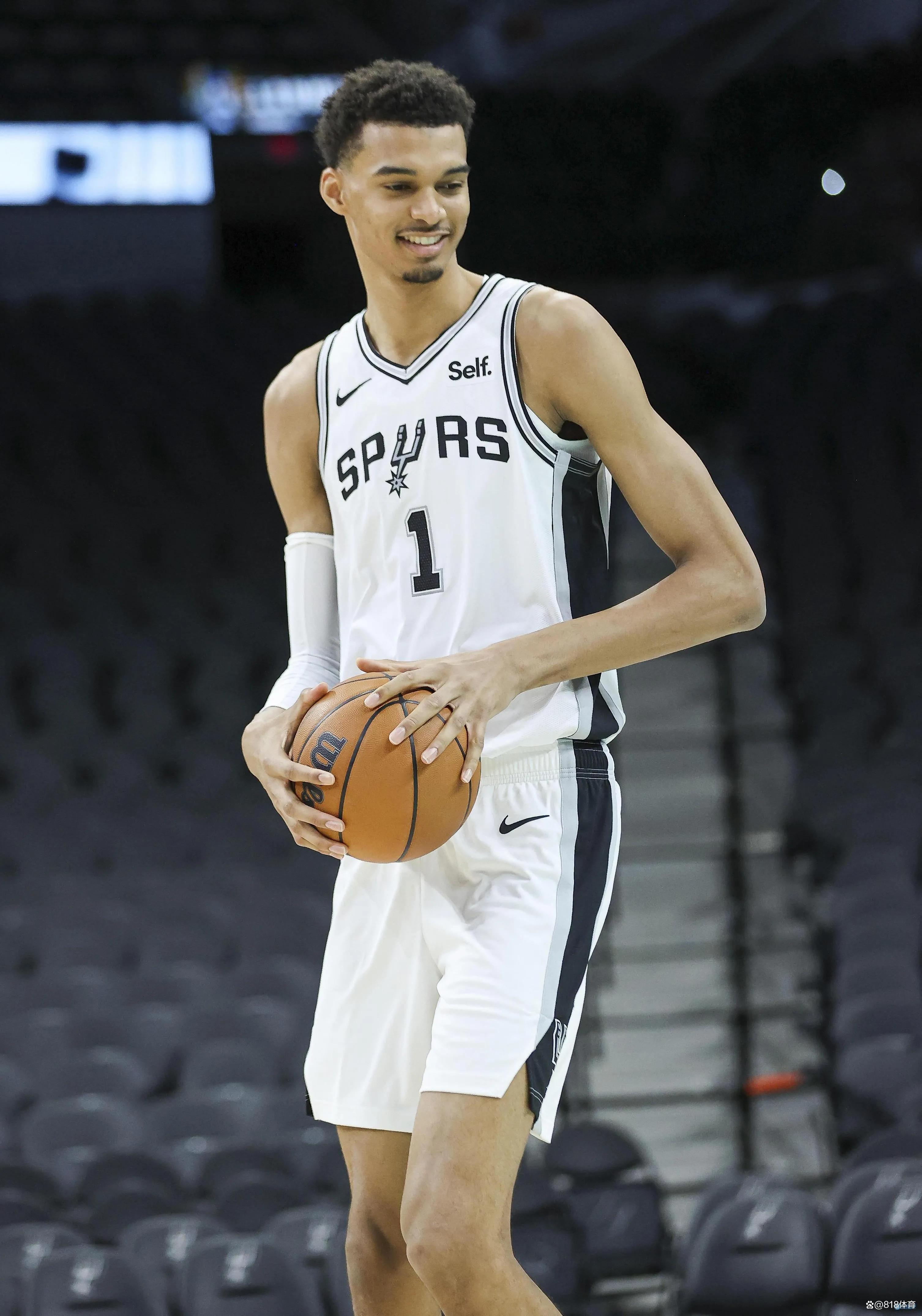 东南亚篮球奇才崭露头角，成为焦点人物