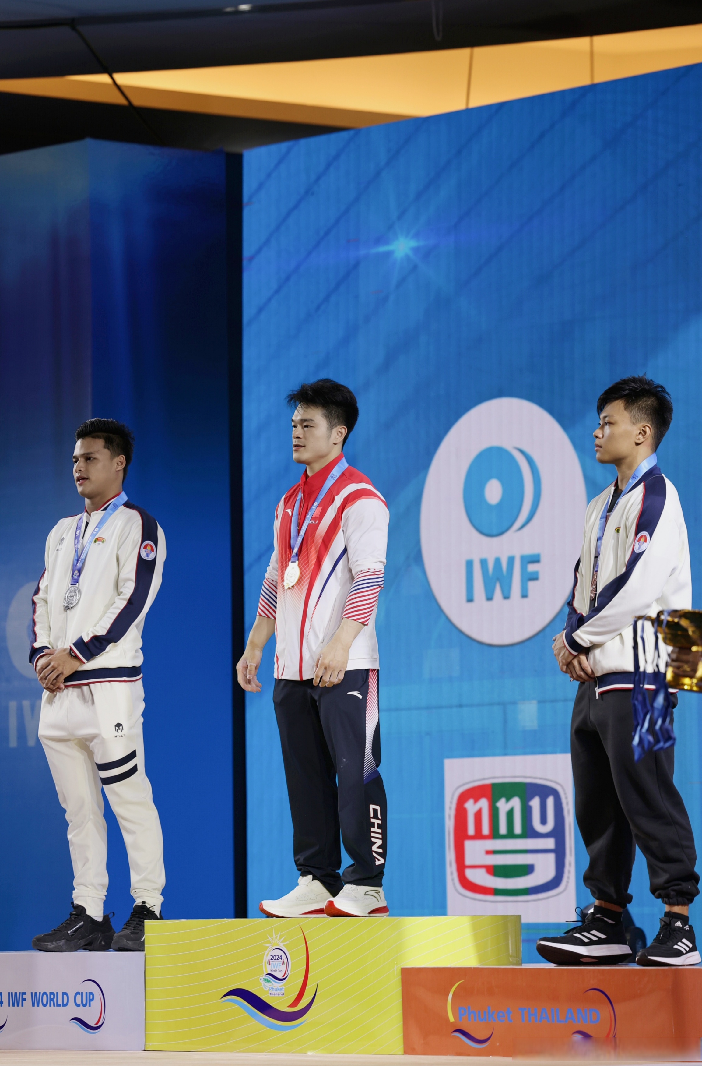 关于举重选手力挽狂澜最终夺得奖牌的信息 关于举重选手力挽狂澜最终夺得奖牌的信息