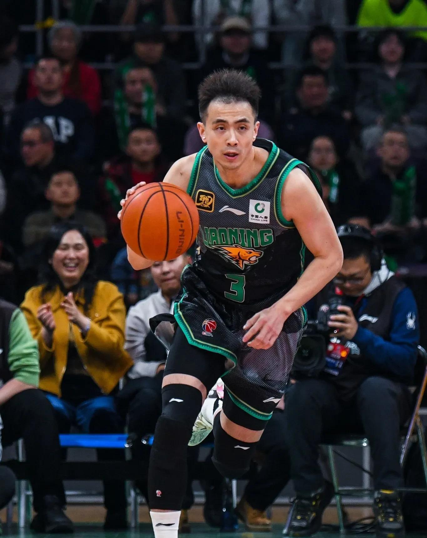 开云体育入口-双方球队强强对抗,场上角逐激烈