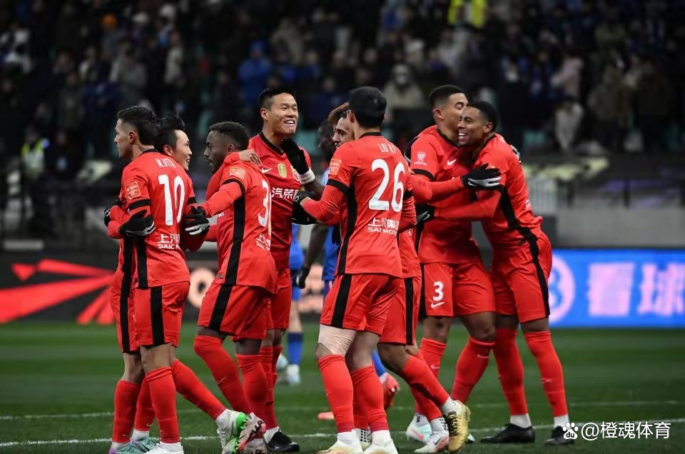 苏宁队再战建业,双方火力全开展开激烈角逐 苏宁队再战建业,双方火力全开展开激烈角逐