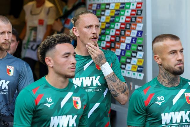 沙尔克主场大胜奥格斯堡，豪取三分