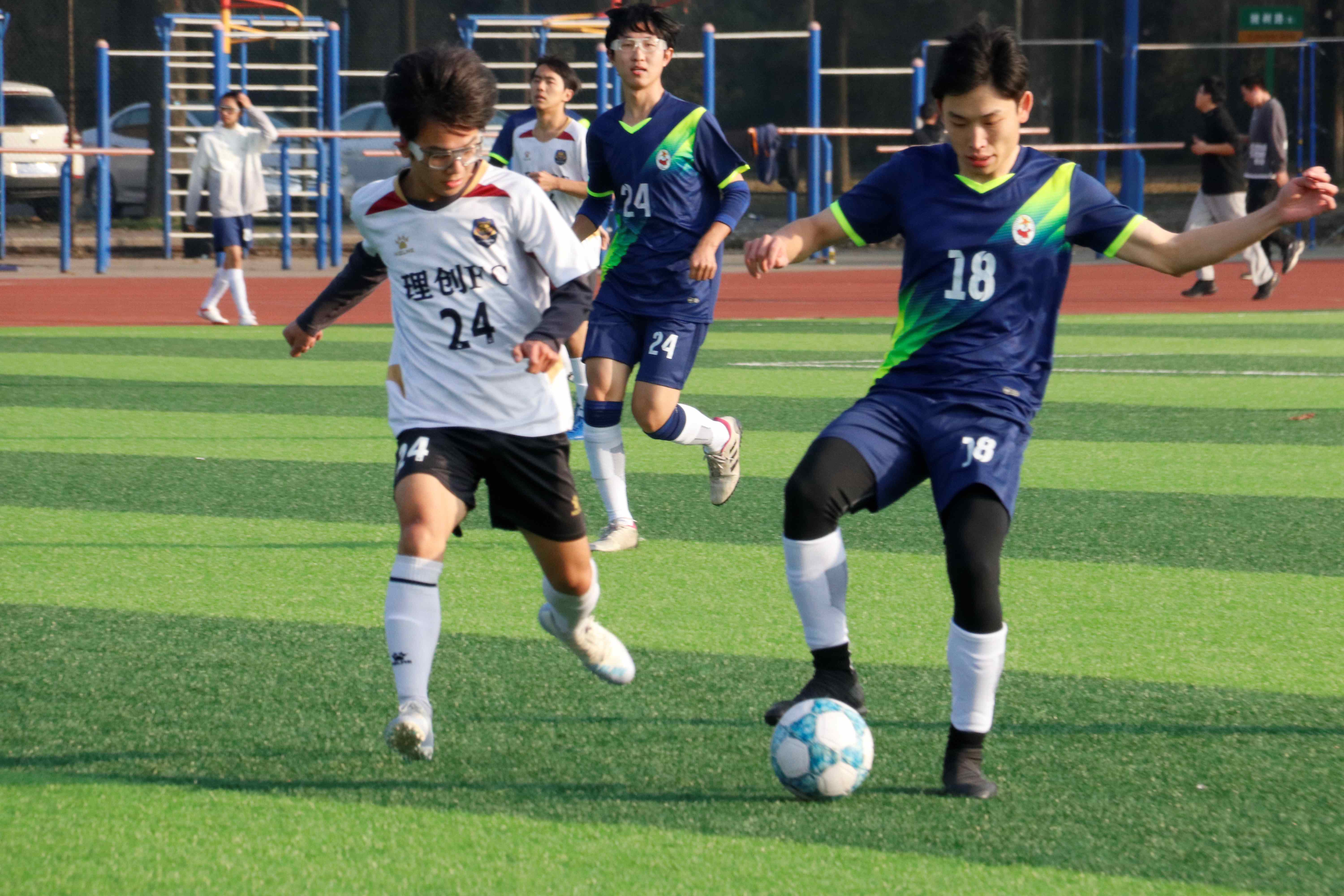 欧洲足球赛场烽烟再起,强强对决 欧洲足球赛场烽烟再起,强强对决