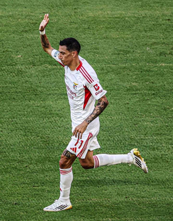 潘普洛纳中场头槌得分,改写比分 潘普洛纳中场头槌得分,改写比分