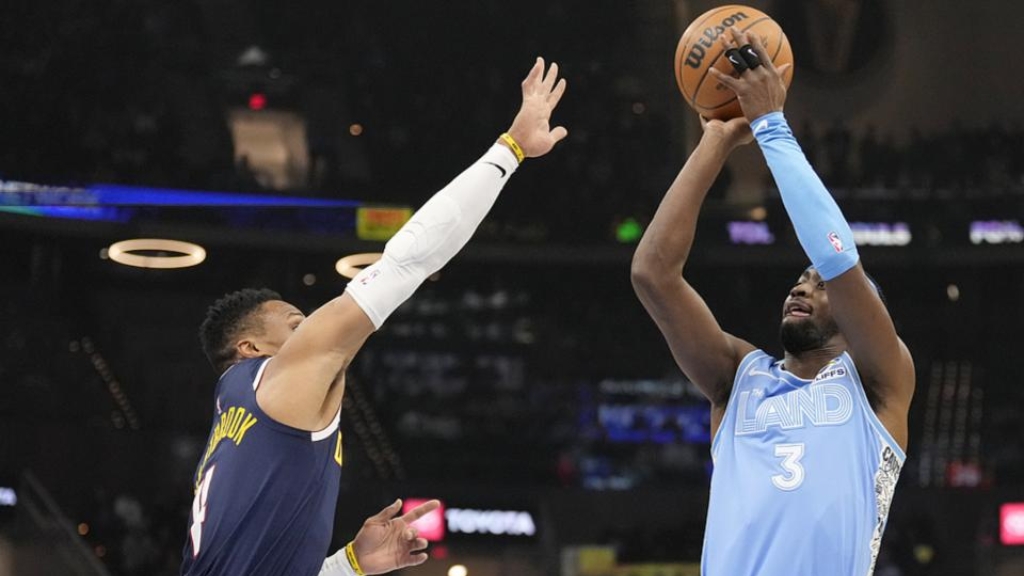 爵士比分赢掘金:米切尔绝杀成为大赢家 爵士比分赢掘金:米切尔绝杀成为大赢家