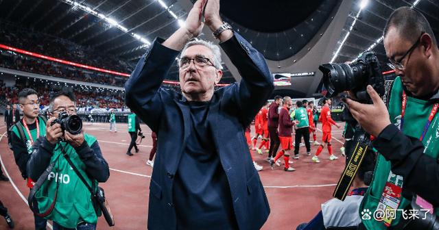 双方展现出强大实力，在场上角逐到底的简单介绍