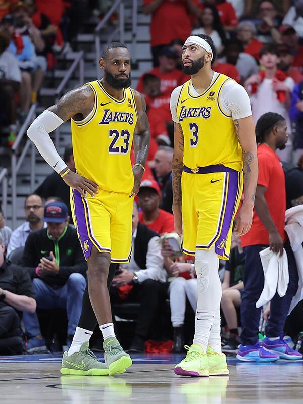 新赛季揭幕战紧张激烈,双方互有胜负 新赛季揭幕战紧张激烈,双方互有胜负