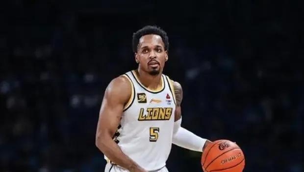 篮球史上最内线巨星诞生,个人数据狂飙飞 篮球史上最内线巨星诞生,个人数据狂飙飞