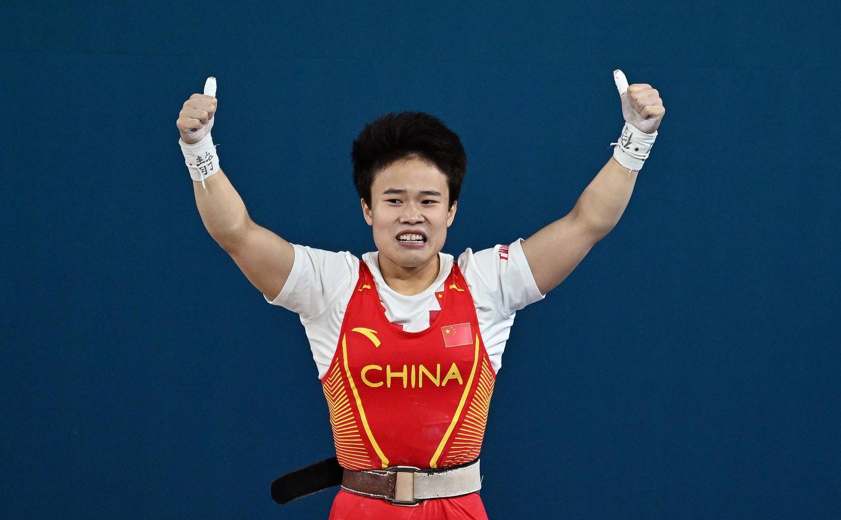 举重比赛中选手们力量大爆发夺冠 举重比赛中选手们力量大爆发夺冠