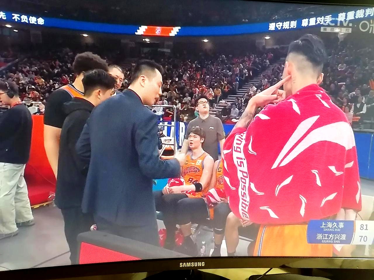 上海男篮士气高昂,豪取胜利 上海男篮士气高昂,豪取胜利