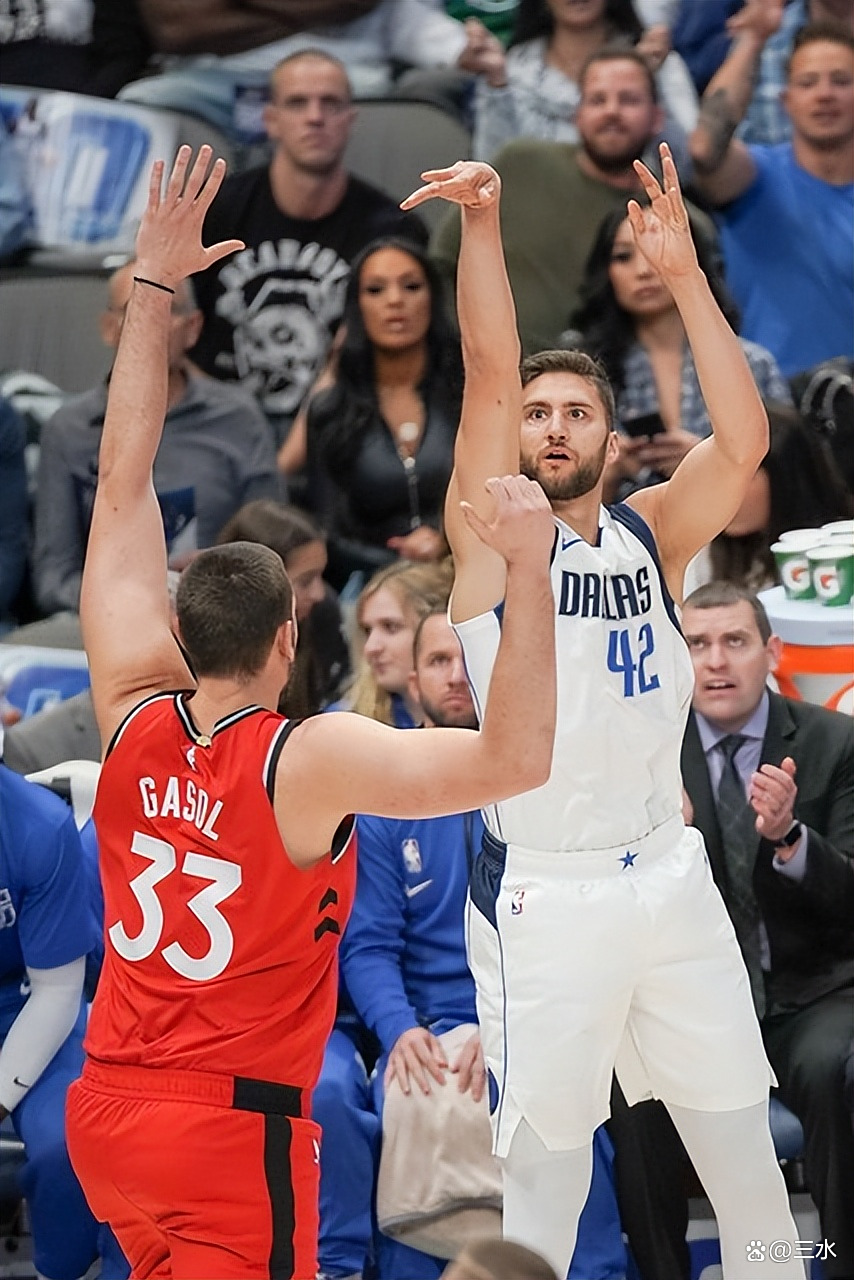 包含公牛击败独行侠，迈向东部半决赛的词条