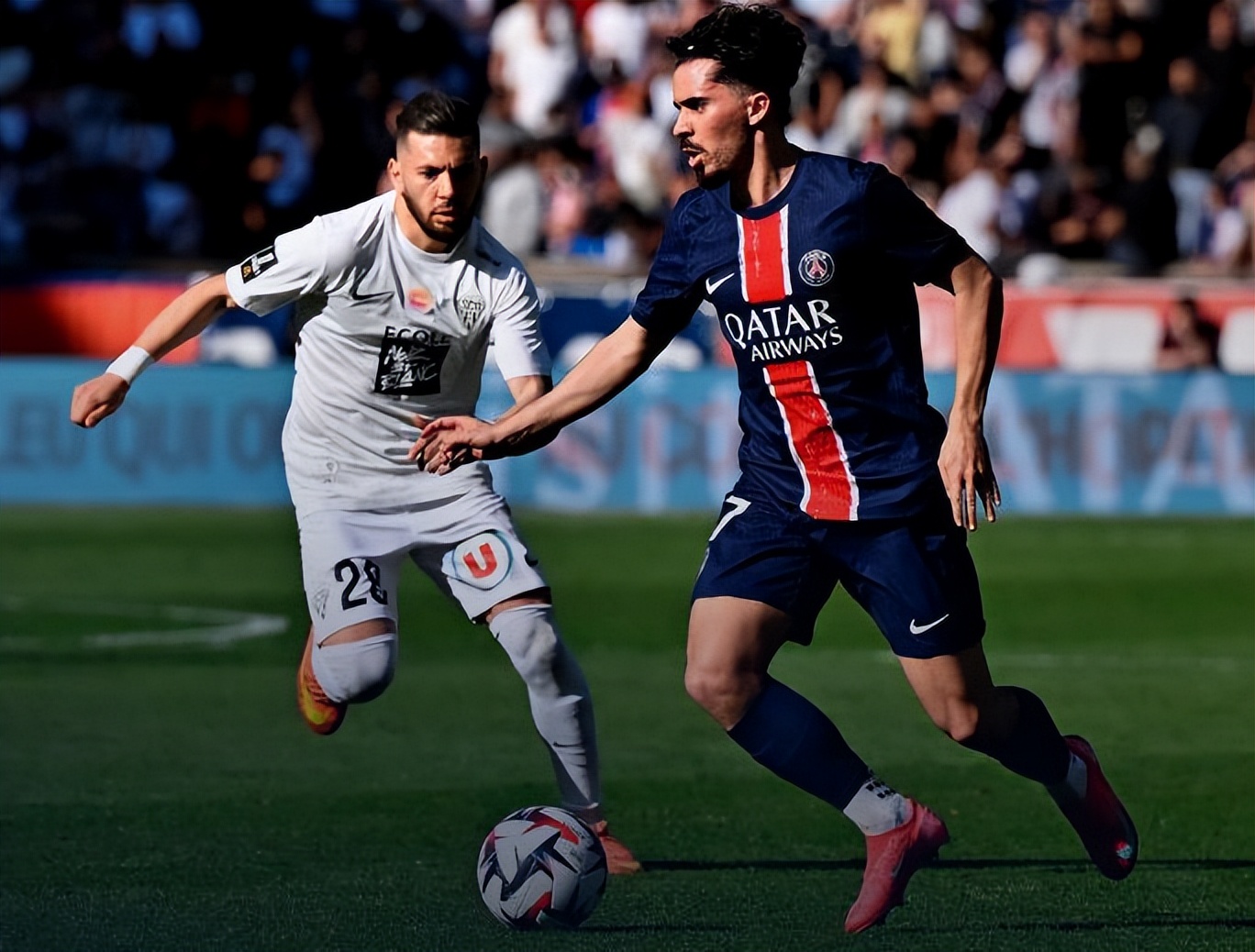 开云体育在线-巴黎主场胜利,队员寻找下一个挑战