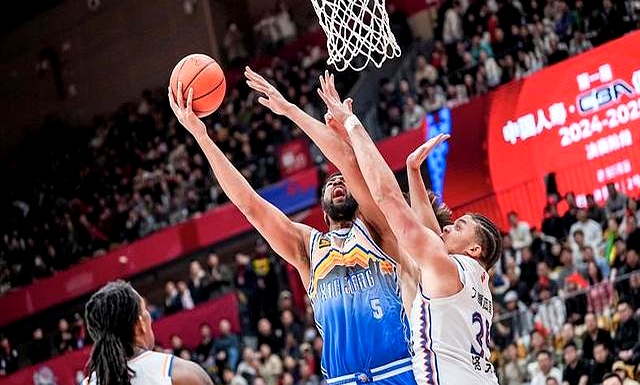 开云APP-激烈对抗,谁将成为场上英雄