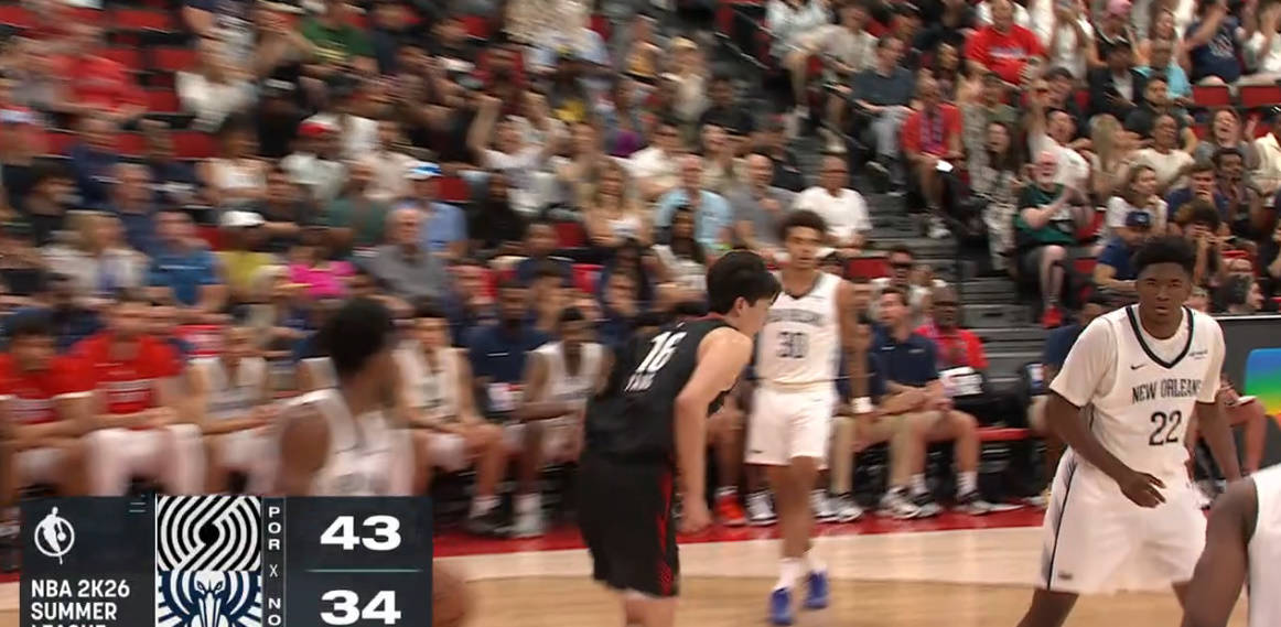 鹈鹕外线大爆发,突破强势对手防线 鹈鹕外线大爆发,突破强势对手防线