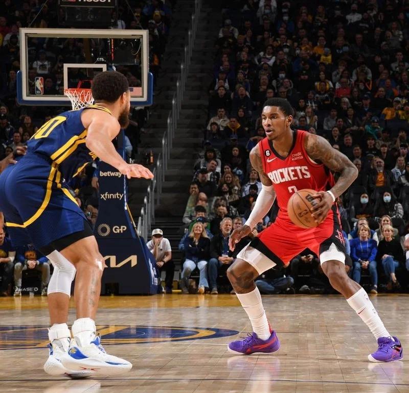 火箭主场大胜开启冲击季后赛之旅的简单介绍