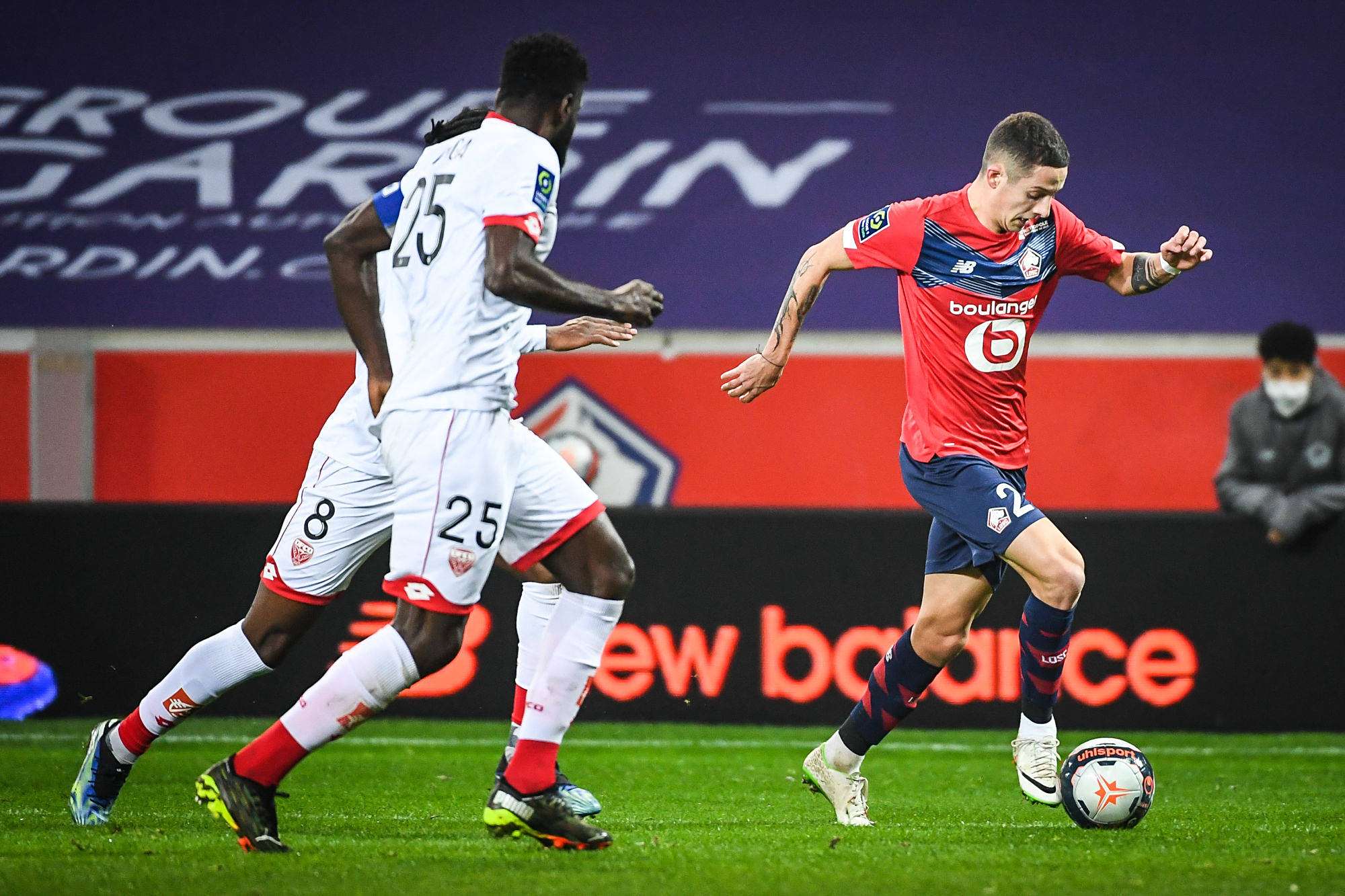 开云体育下载-欧洲足球赛事中的激情迸发,豪强对话