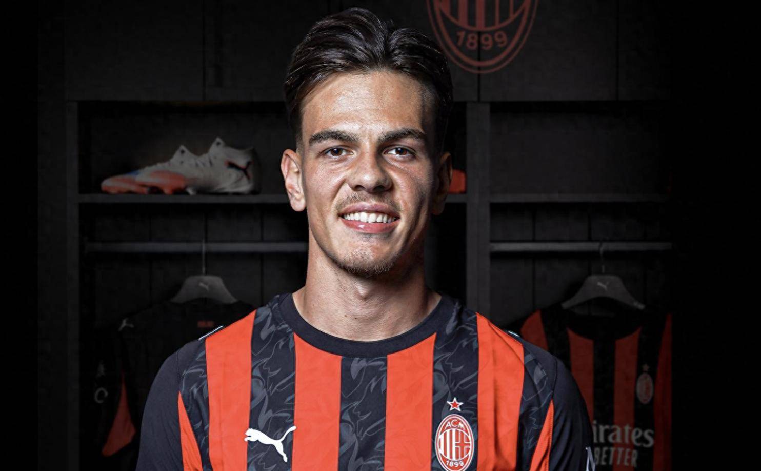 开云平台-AC米兰球员接受采访,表态赛季目标明确的简单介绍