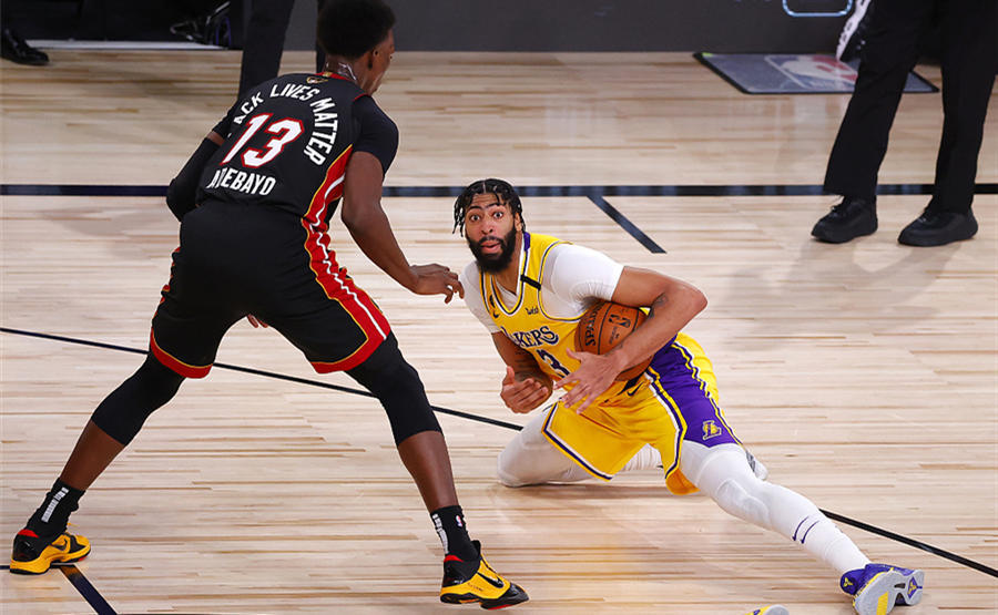 开云官网-TL险胜LGD,Xiaohu打出惊人五杀焦点之战全球总决赛,点燃全场激情