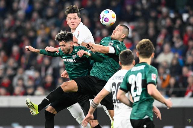 开云体育app-包含弗赖堡球员归队风波,影响球队士气的词条