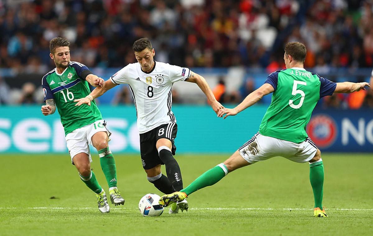 芬兰队与哈萨克斯坦激战，最终取得胜利