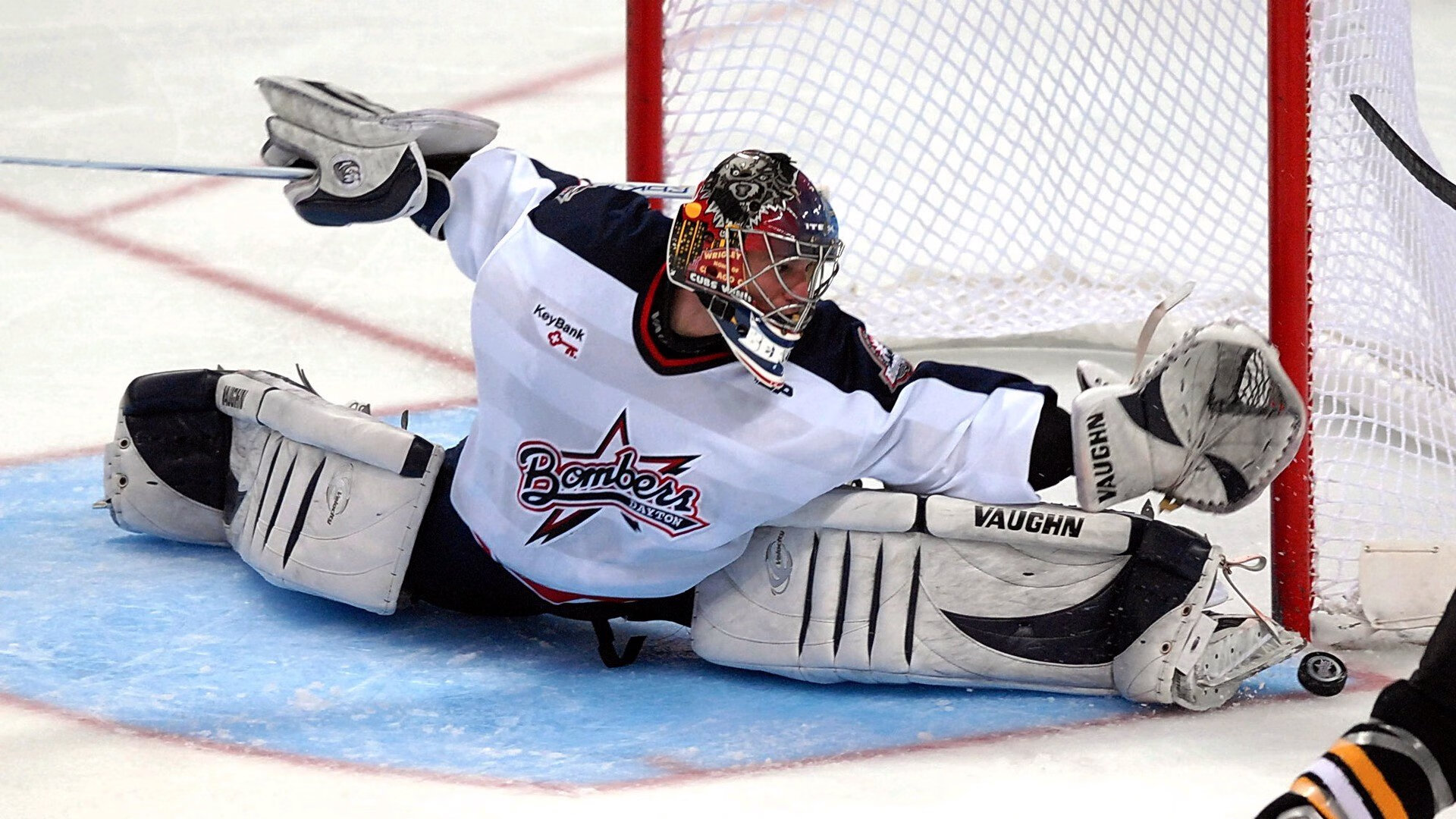 铁闸下的破晓,伊萨克三扑点球终结法老诅咒,澳大利亚沙漠之战浴火重生